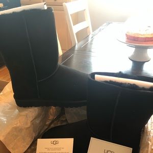 BRAND NEW Size 8 Short, Black UGGs